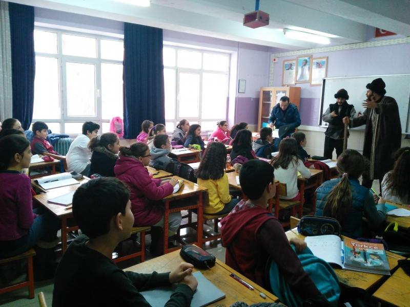 MEDENİYET OKULU DEĞERLER EĞİTİMİ DERGİ DAĞITIMI VE TİYATRO GÖSTERİSİ faaliyet gorseli