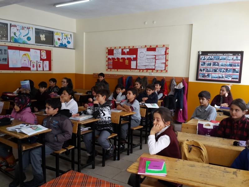MEDENİYET OKULU DEĞERLER EĞİTİMİ DERGİ DAĞITIMI VE TİYATRO GÖSTERİSİ faaliyet gorseli