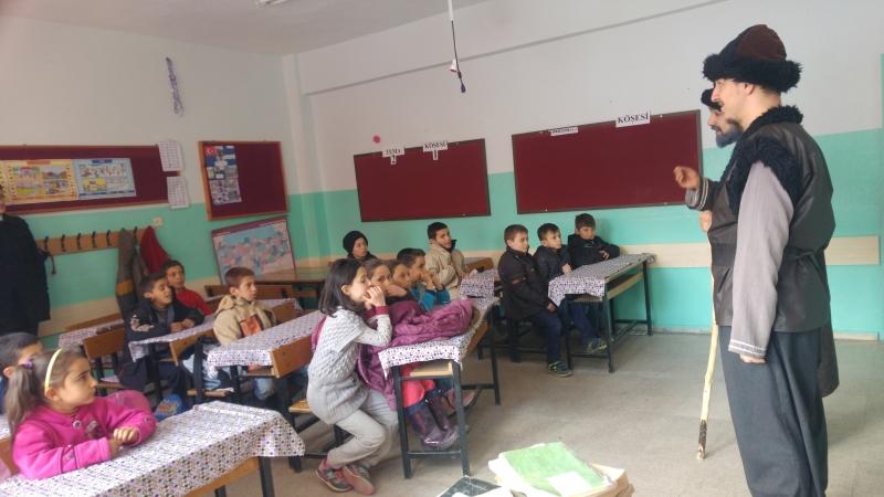 MEDENİYET OKULU DEĞERLER EĞİTİMİ DERGİ DAĞITIMI VE TİYATRO GÖSTERİSİ faaliyet gorseli