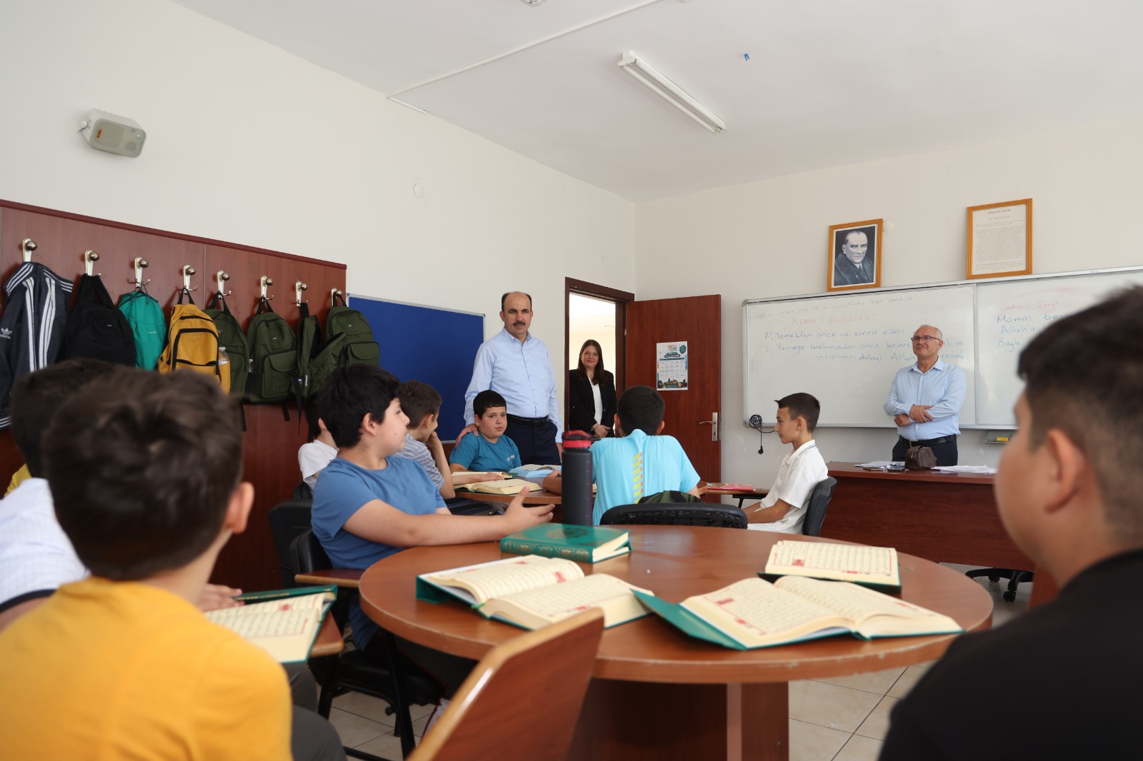 BAŞKAN ALTAY, ETKİNLİKLERE KATILAN ÖĞRENCİLERLE BİR ARAYA GELDİ
