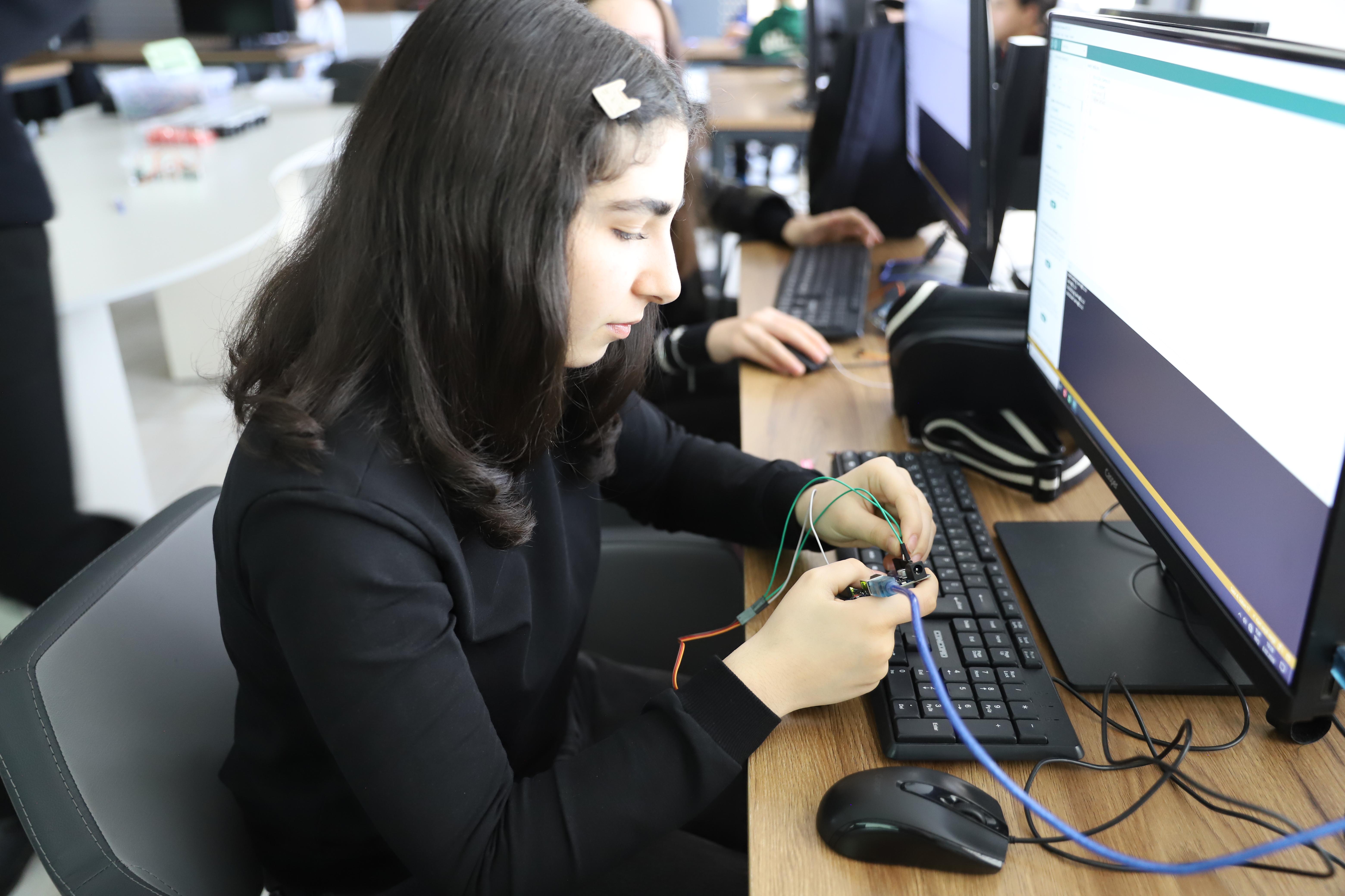 GENÇ KOMEK’TE 21. YÜZYIL BECERİLERİ EĞİTİMİ DEVAM EDİYOR