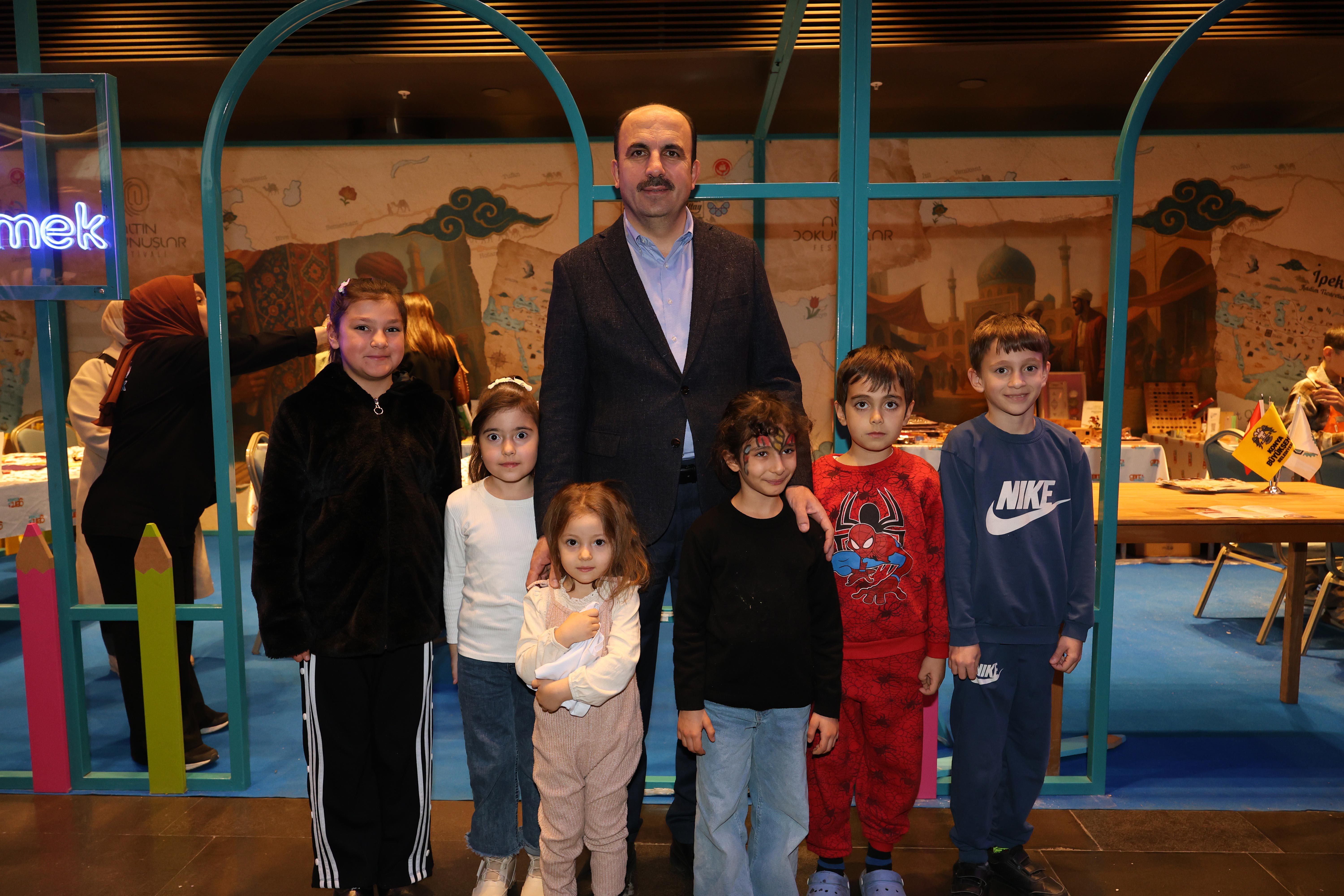 BAŞKAN ALTAY, FESTİVALDE ZİYARETÇİLER VE ÇOCUKLARLA BULUŞTU.