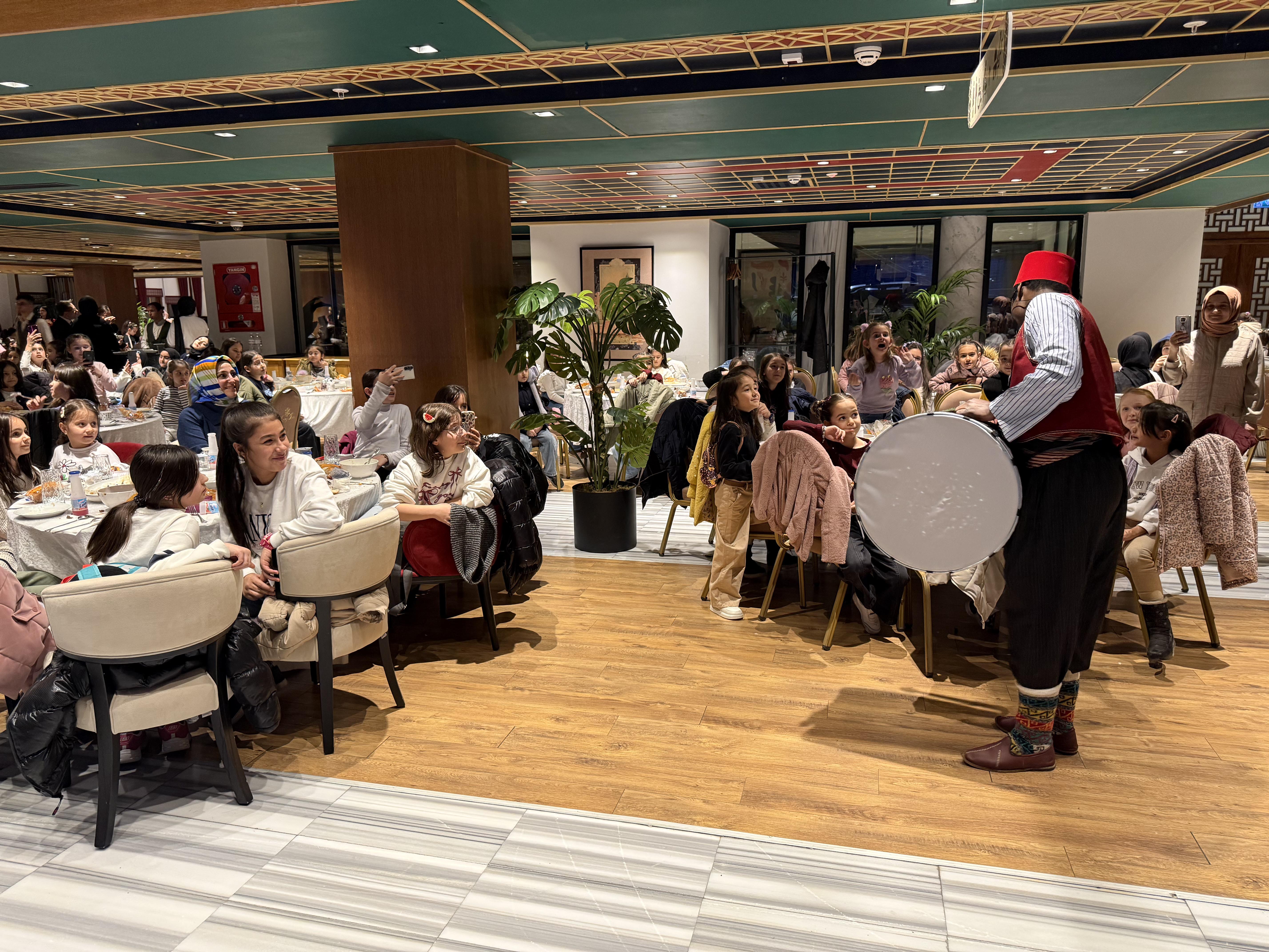 GENÇ KOMEK’TEN GÖNÜLLERİ ISITAN İFTAR BULUŞMASI