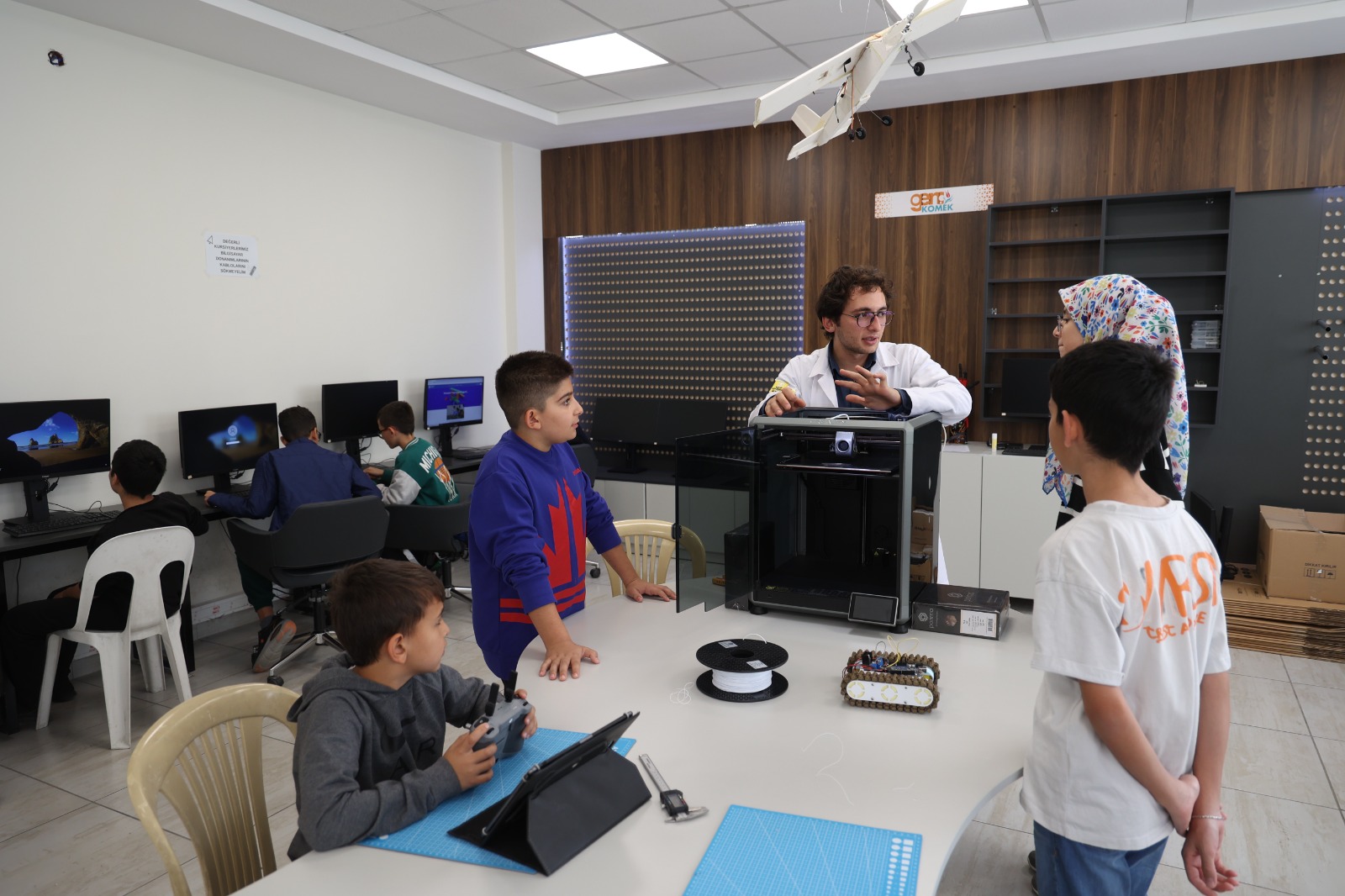 GENÇLERİ GELECEĞE HAZIRLAYAN GENÇ KOMEK ATÖLYE EĞİTİMLERİ BAŞLADI