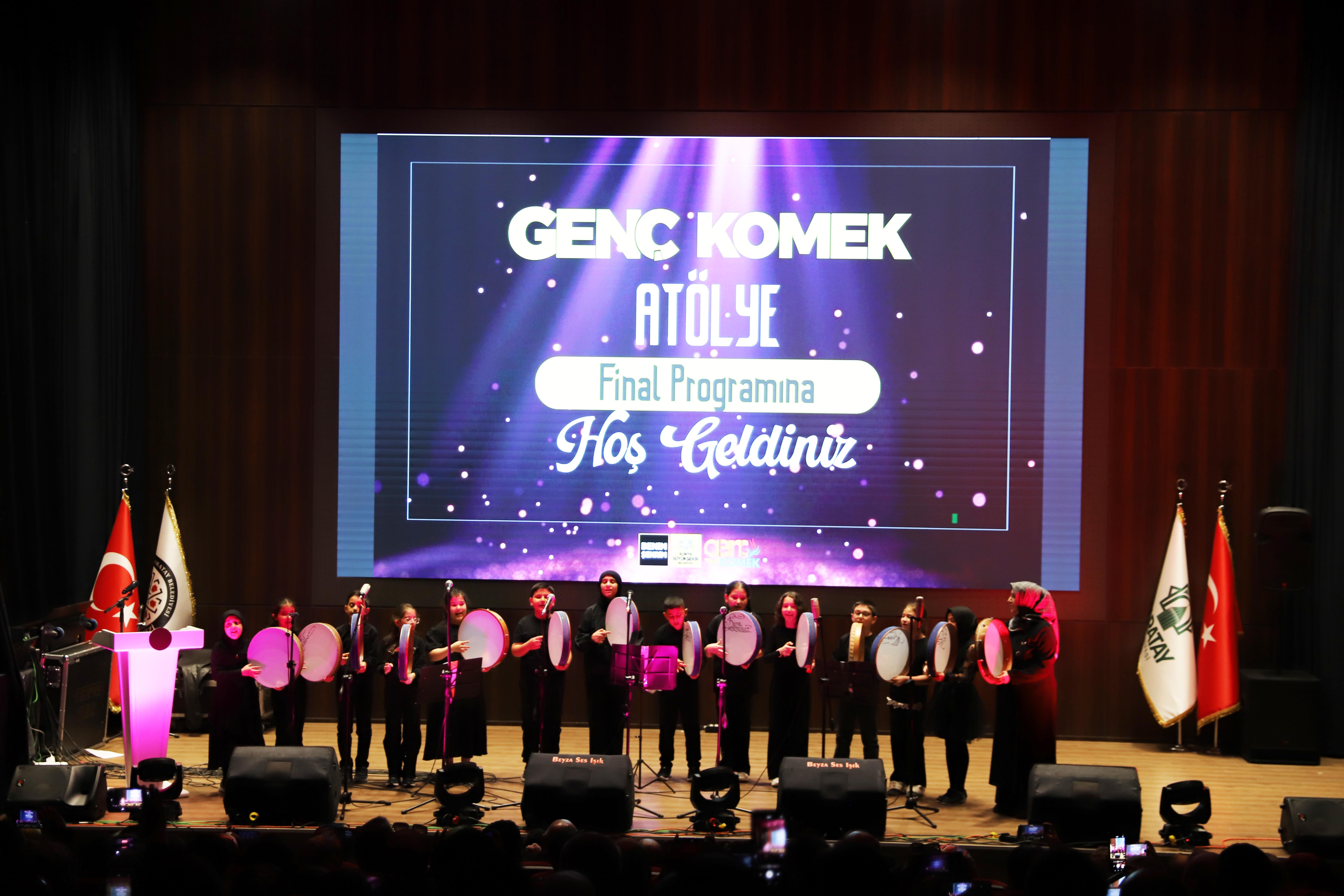 GENÇ KOMEK’TE YIL SONU COŞKUSU: ÇOCUKLARIMIZ SAHNEDE IŞILDADI