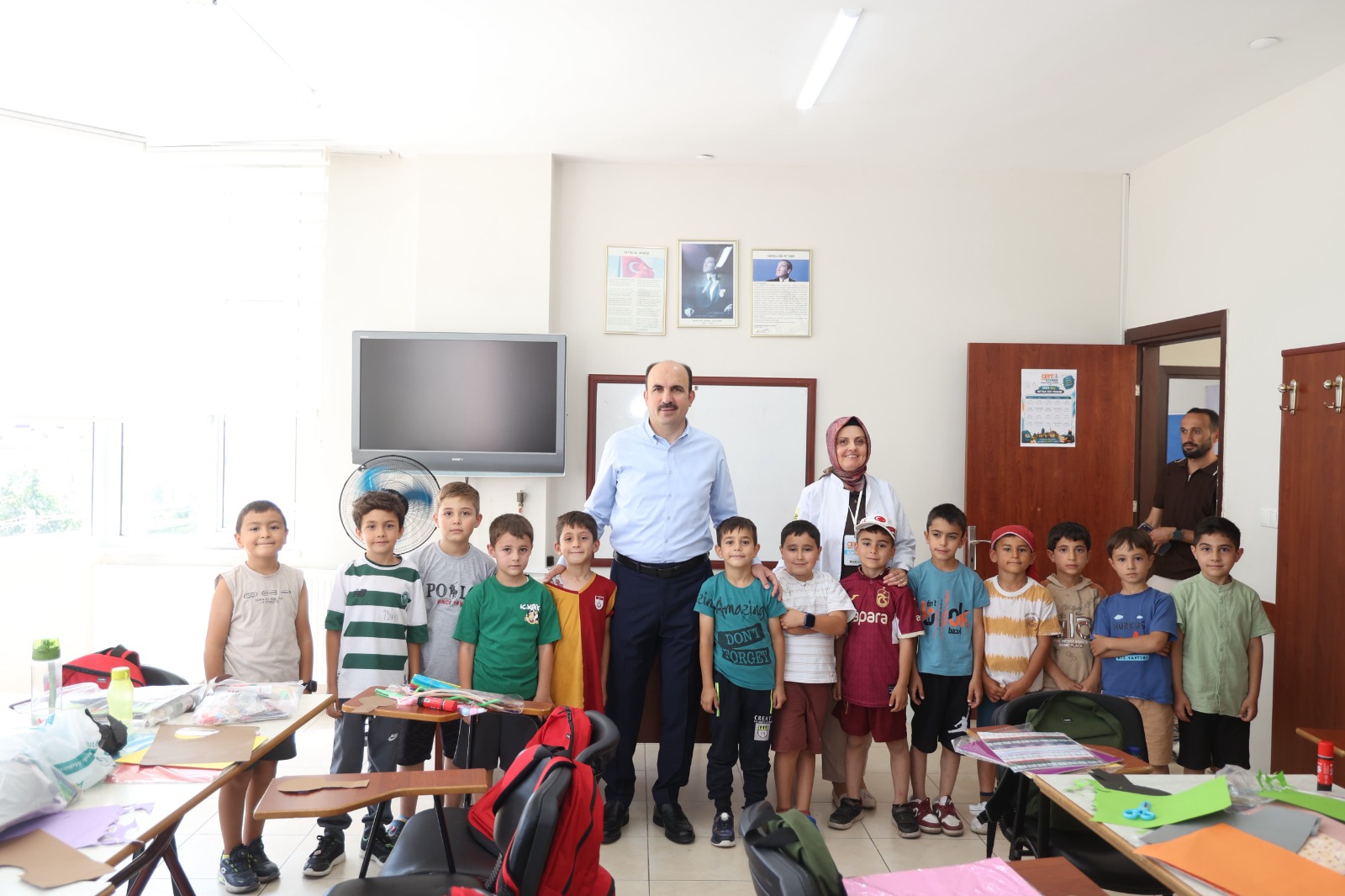 BAŞKAN ALTAY, ETKİNLİKLERE KATILAN ÖĞRENCİLERLE BİR ARAYA GELDİ