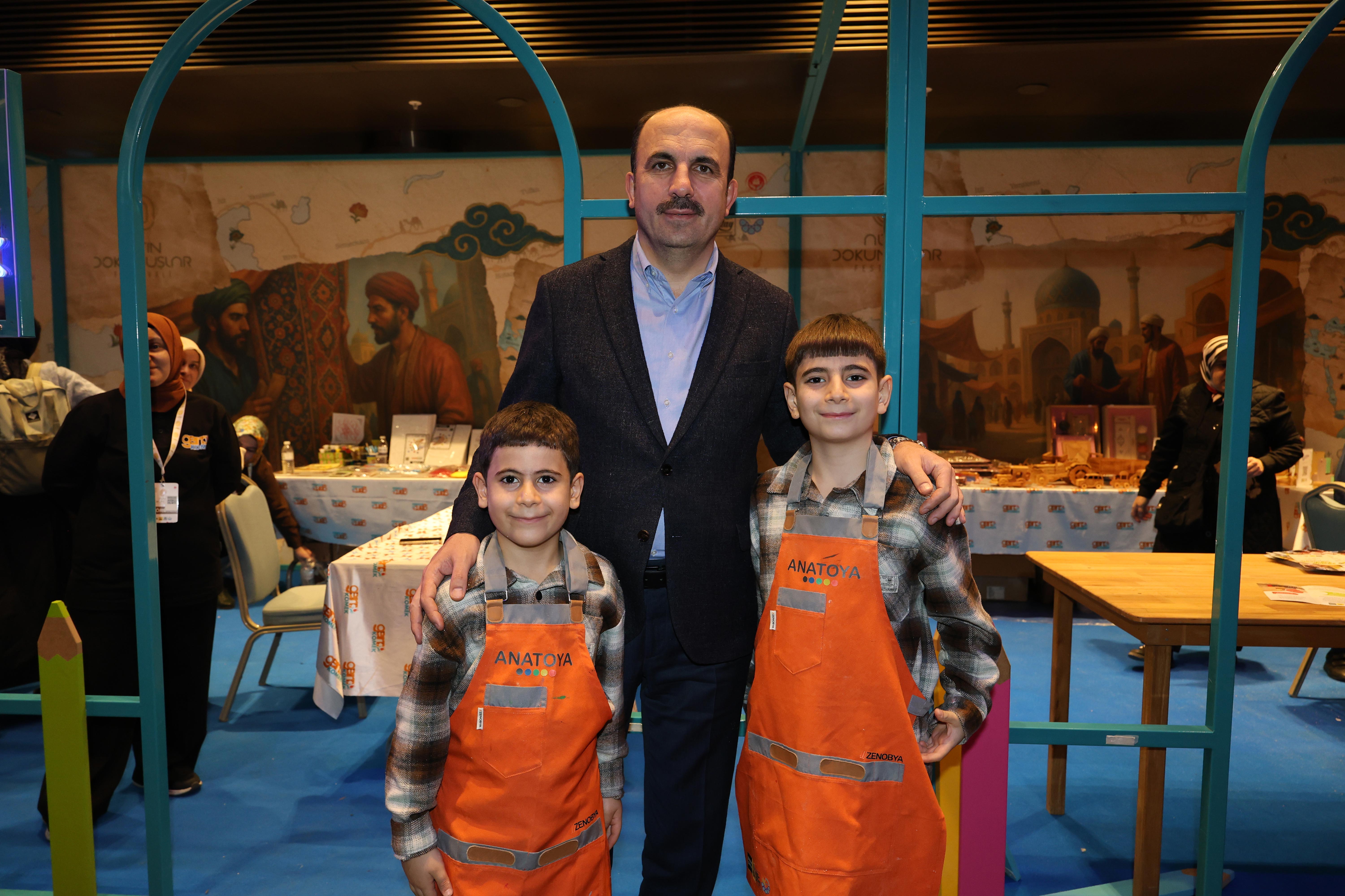 BAŞKAN ALTAY, FESTİVALDE ZİYARETÇİLER VE ÇOCUKLARLA BULUŞTU.