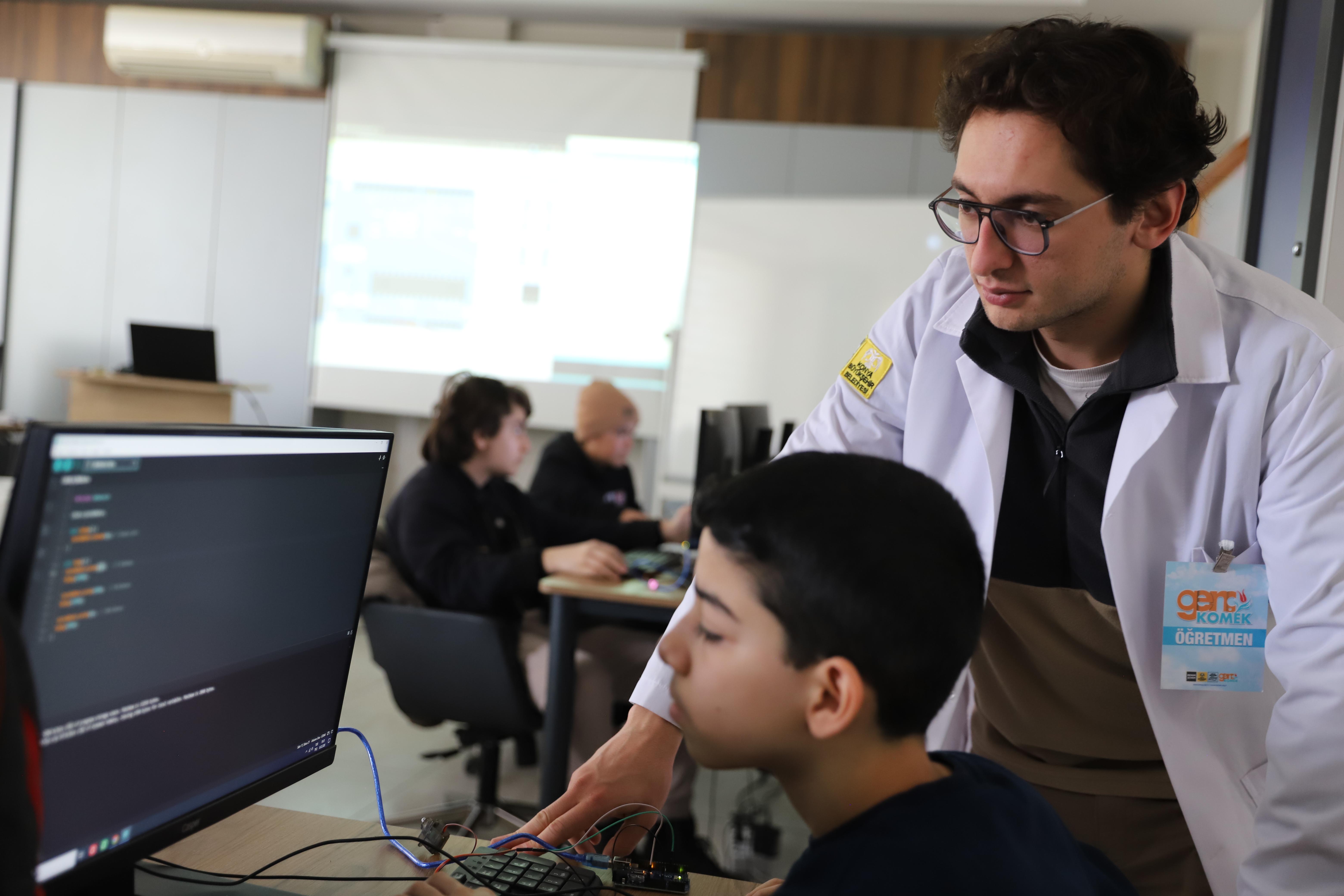 GENÇ KOMEK’TE 21. YÜZYIL BECERİLERİ EĞİTİMİ DEVAM EDİYOR