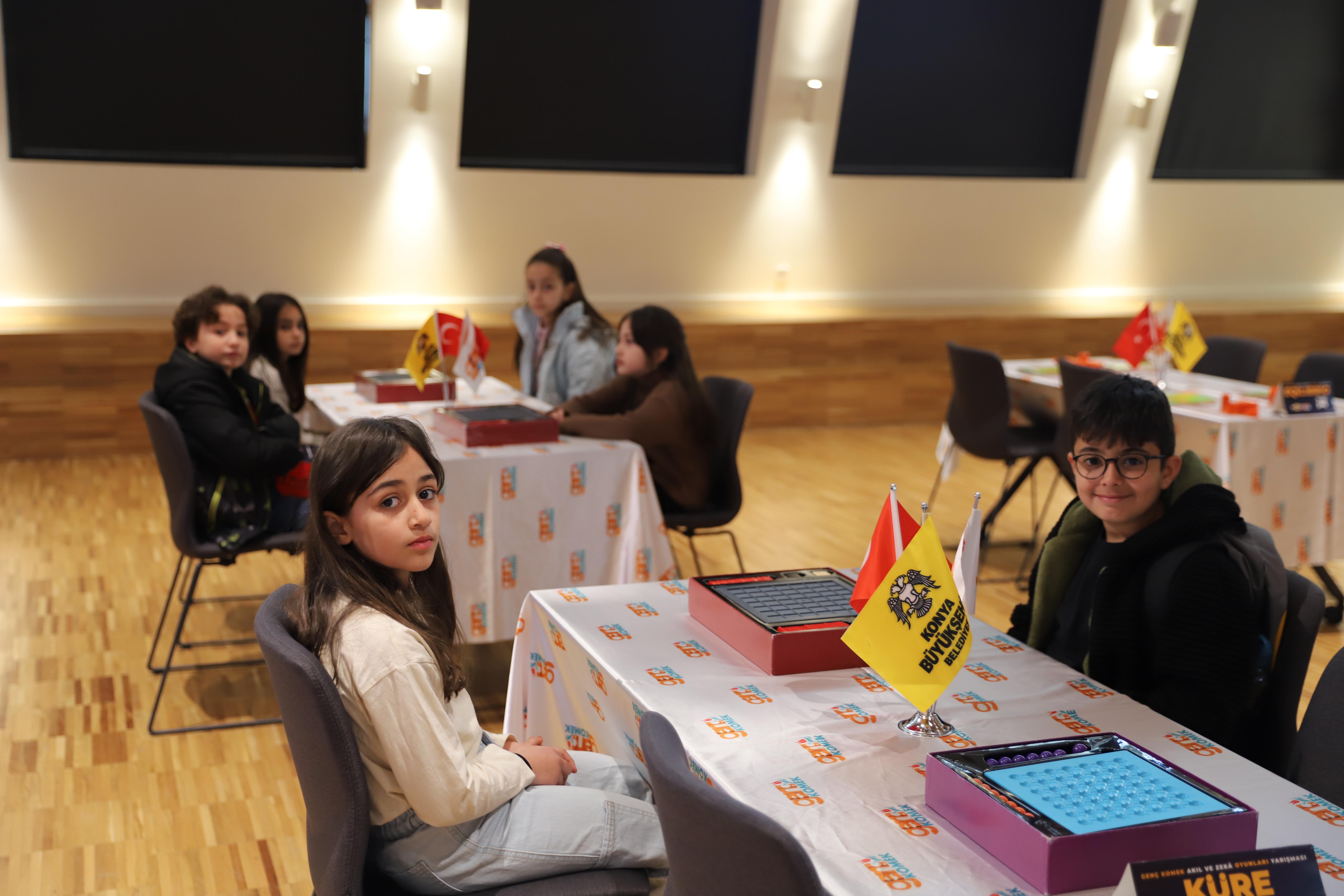 GENÇ KOMEK ÖĞRENCİLERİ ZEKA OYUNLARINDA KIYASIYA YARIŞTI