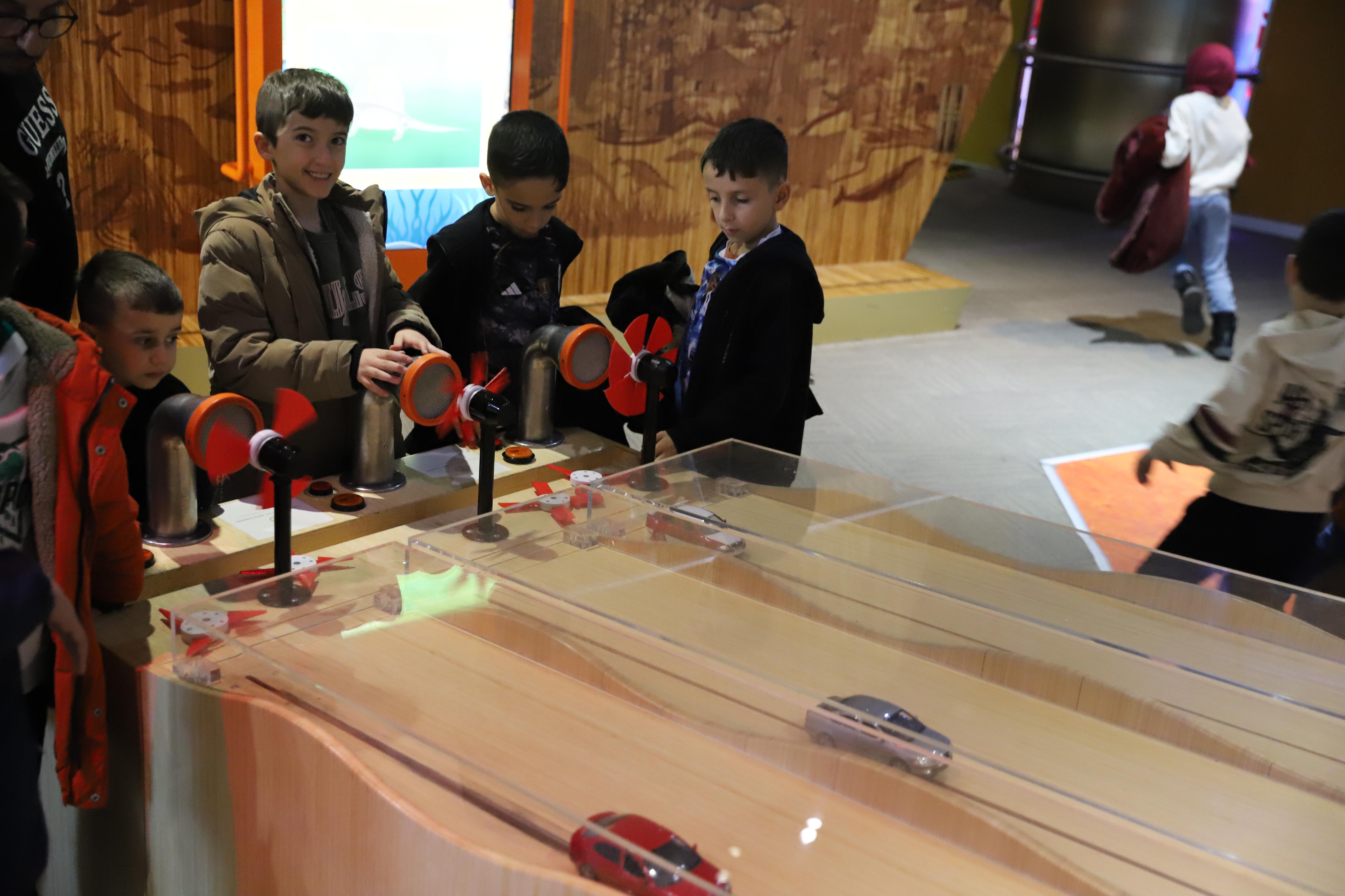 GENÇ KOMEK ÖĞRENCİLERİNDEN BİLİM MERKEZİNE KEŞİF DOLU GEZİ