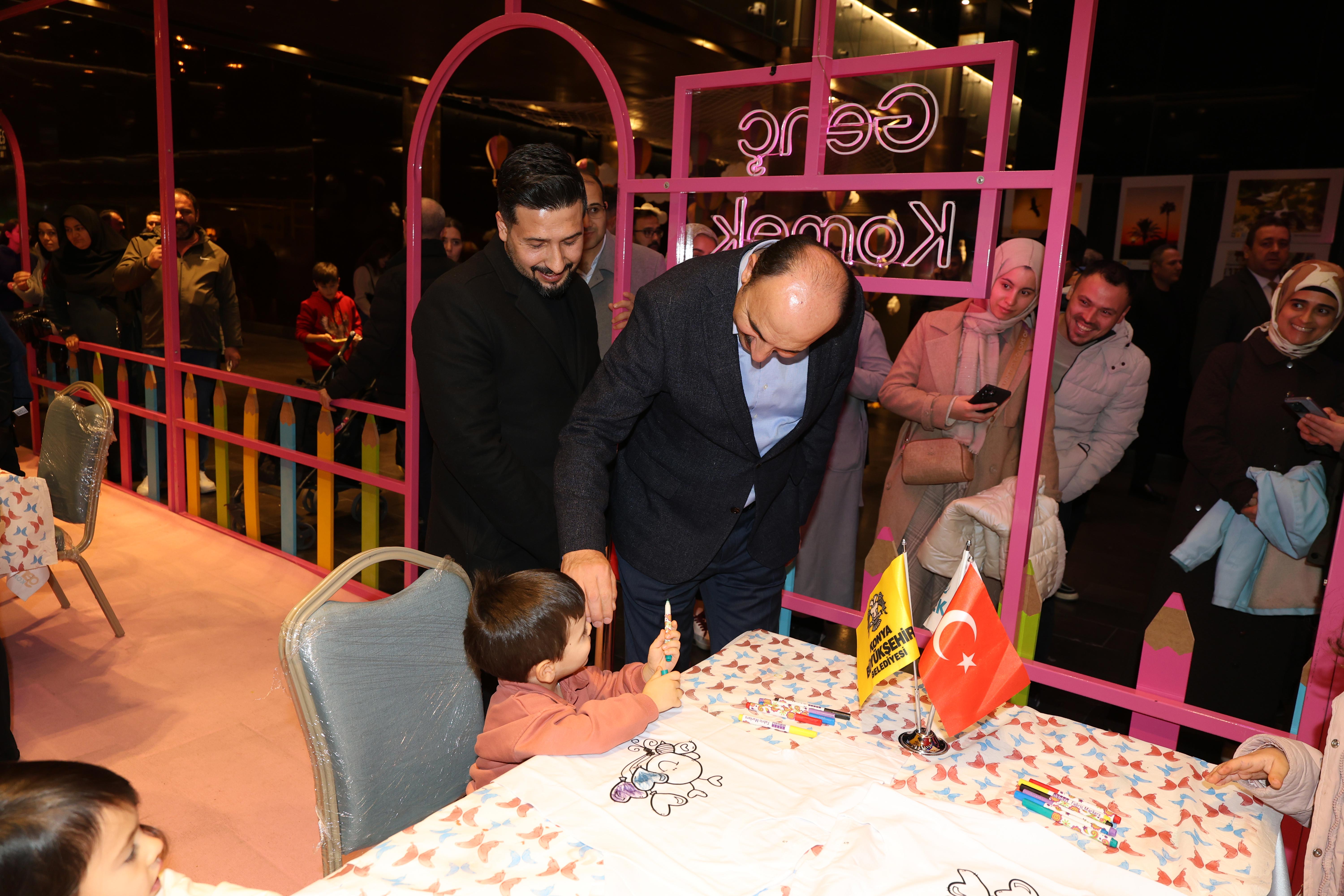 BAŞKAN ALTAY, FESTİVALDE ZİYARETÇİLER VE ÇOCUKLARLA BULUŞTU.