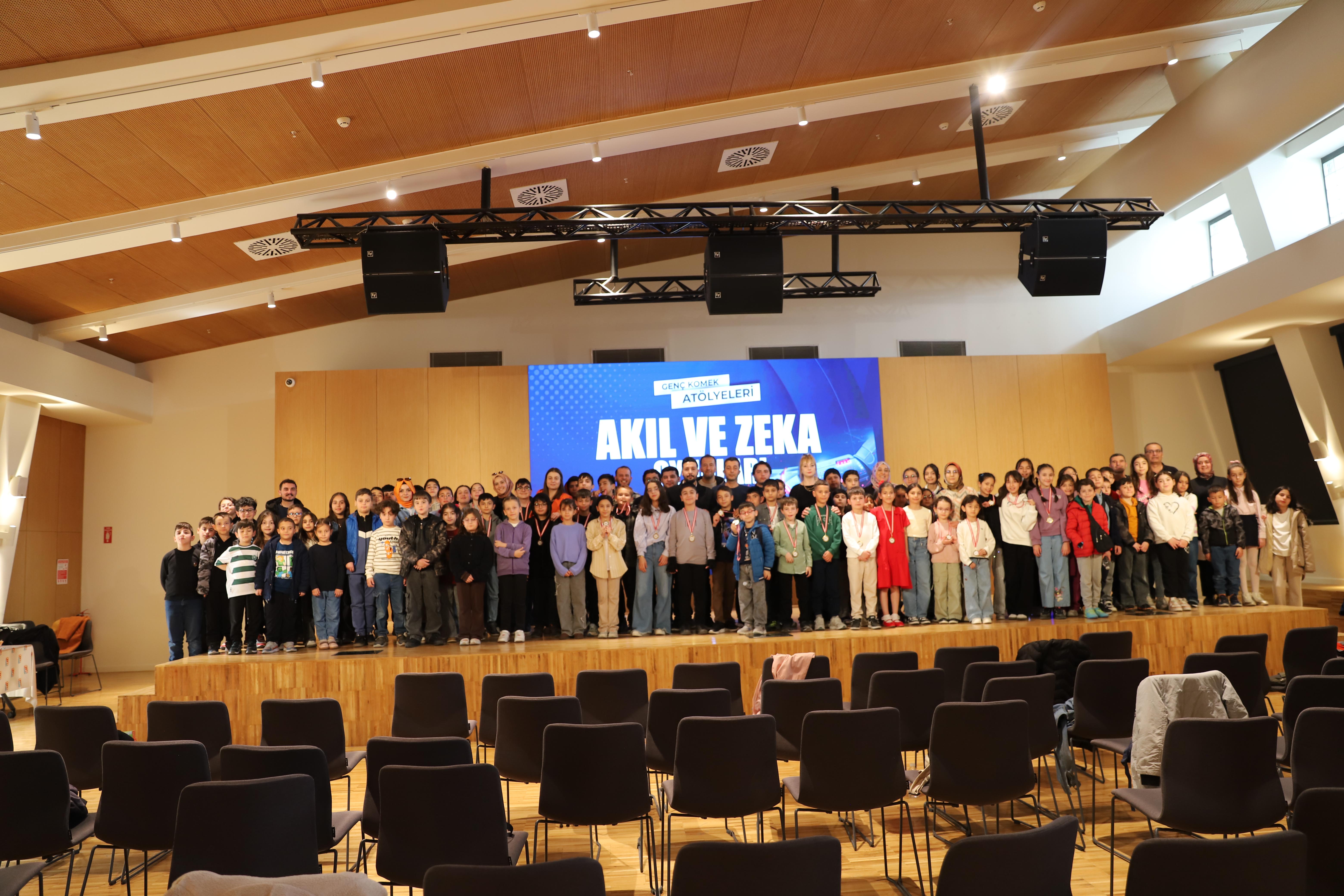 GENÇ KOMEK ÖĞRENCİLERİ ZEKA OYUNLARINDA KIYASIYA YARIŞTI