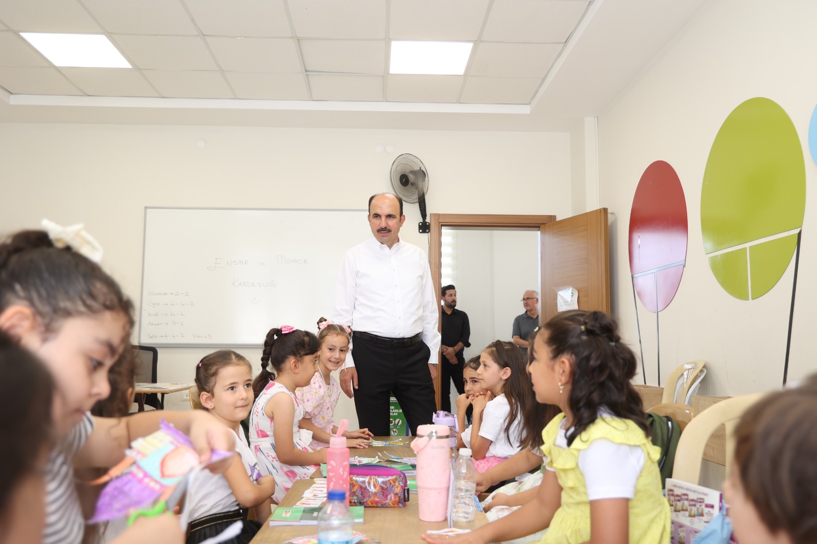 BAŞKAN ALTAY, ETKİNLİKLERE KATILAN ÖĞRENCİLERLE BİR ARAYA GELDİ