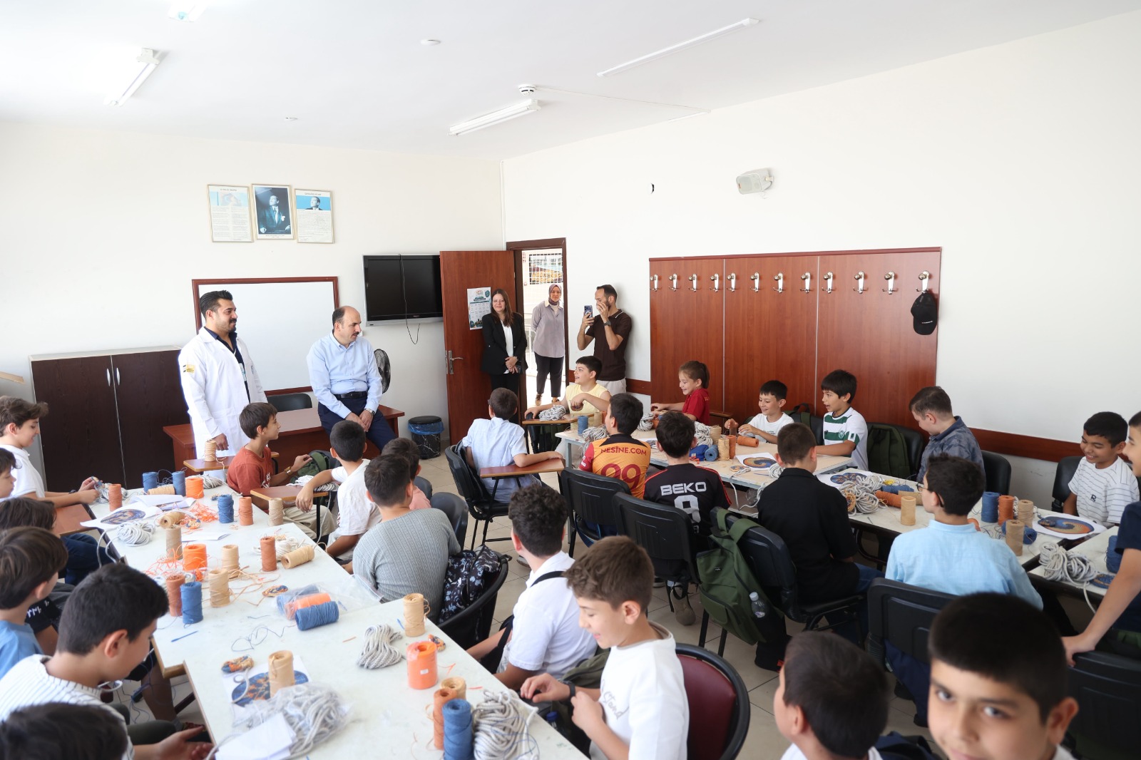 BAŞKAN ALTAY, ETKİNLİKLERE KATILAN ÖĞRENCİLERLE BİR ARAYA GELDİ